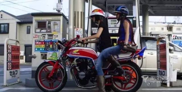 日本女子飙车团体 技术不输男性
