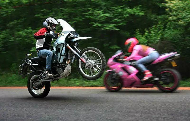 女孩纸学习驾驶摩托的要点与须知！