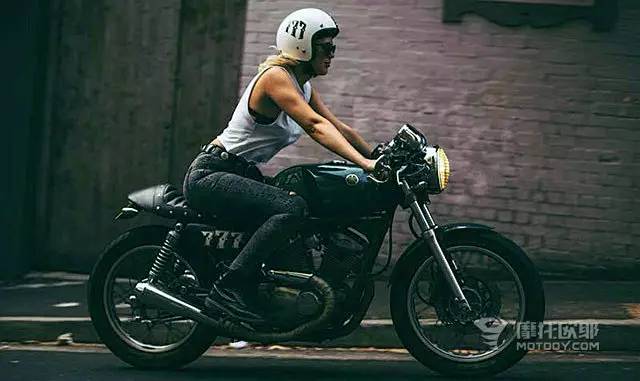 女人总要为摩托车疯狂一次