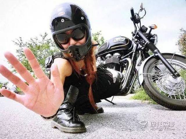 女人总要为摩托车疯狂一次