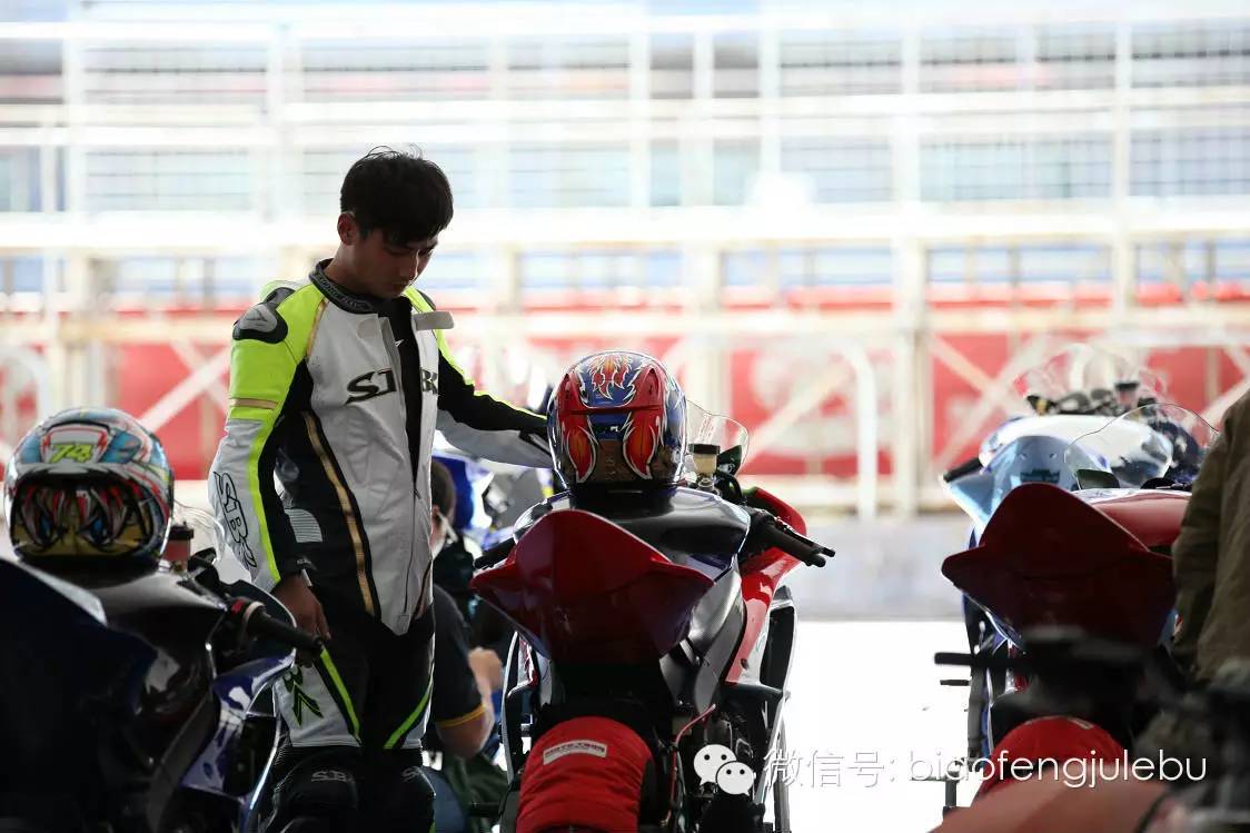 朔漠王杯 内蒙古超级摩托车四小时耐力赛 周五部分时段练习