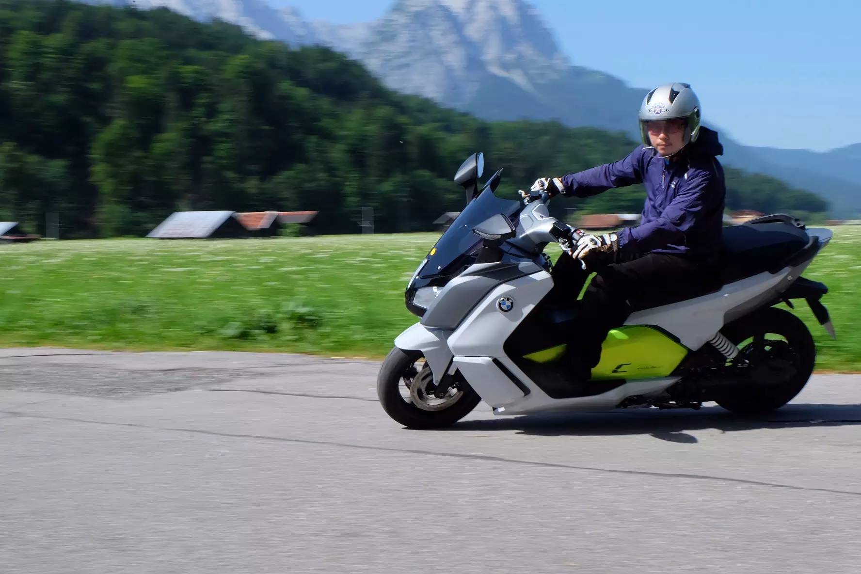 中国车手赴欧洲首度测评：高性能环保先锋BMW C evolution 电动摩托车