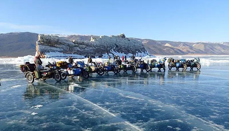 澳四人组骑老式乌拉尔摩托2000公里穿越贝加尔湖冰面
