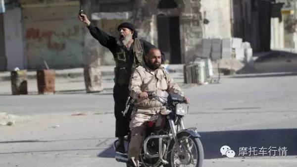 叙利亚军队用摩托车这件“秘密武器”收复萨尔玛市