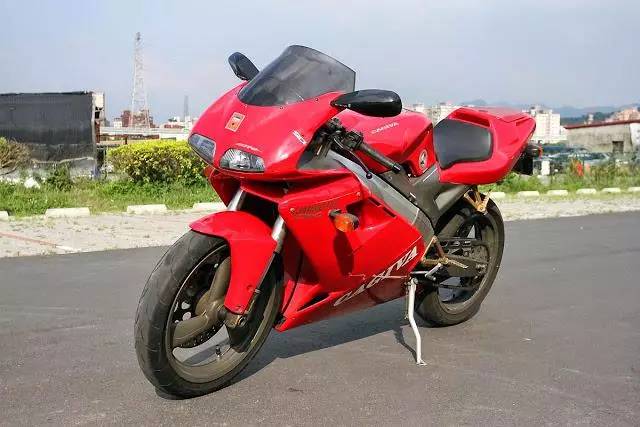 实拍CAGIVA能跑220km/h的125cc小摩托，颜值爆表