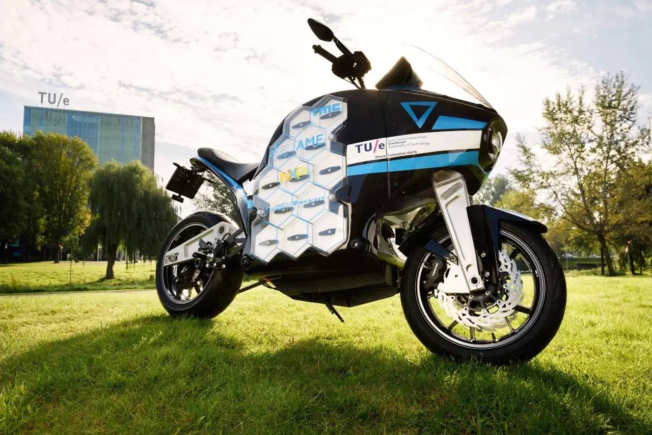 世界第一台纯电动旅行摩托车环游全球，将会来到中国上海