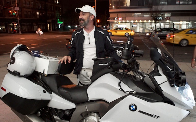 摩托车旅行家卡尔·里斯从洛杉矶到纽约 ：38小时49分 | 破纪录的骑行