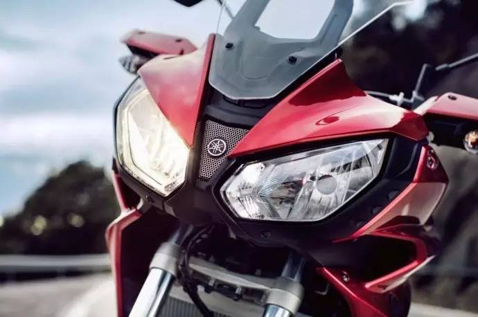 雅马哈发布700cc新款摩托车：Tracer 700