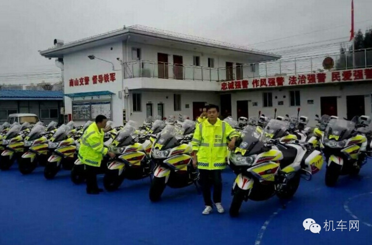 深圳交警笑了：2000萬人的城市，只有我們能騎摩托