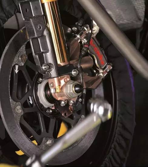 为什么 MotoGP 要用 340 MM 刹车盘?