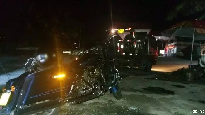 摩友五一摩托车自驾在海南高速被强行扣车