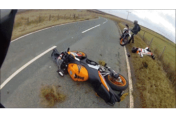 如何正确应对摩托车事故现场