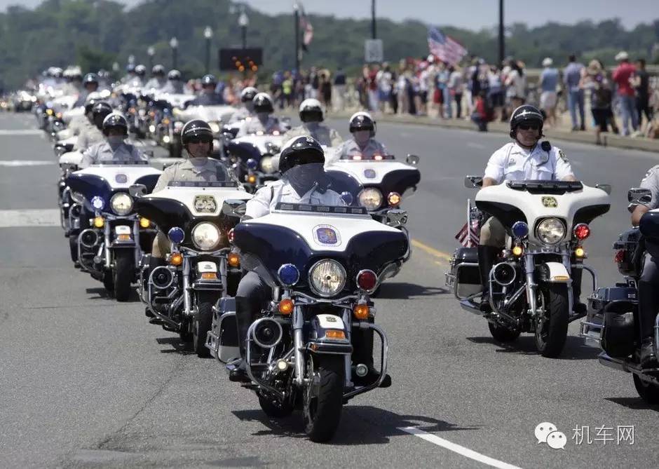 今天，百万摩托车轰鸣，美国人在首都这样纪念“老兵”