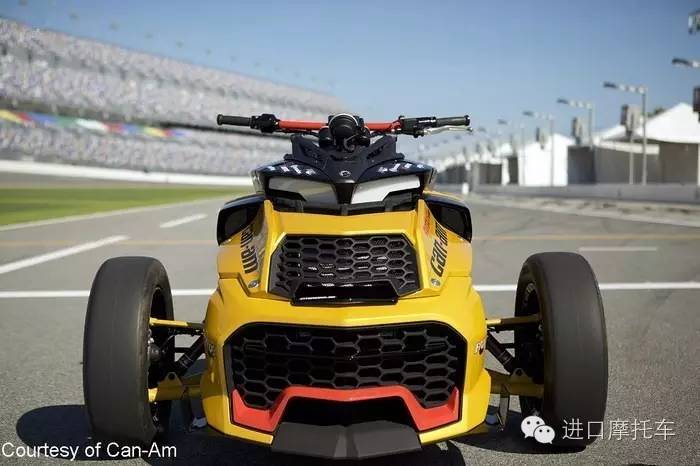 Can-Am Spyder F3 涡轮增压概念倒三轮