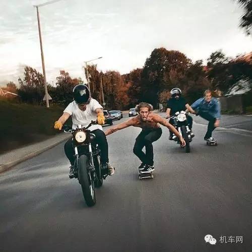                         摩托车是一种群居动物，一起奔跑，一起欢笑