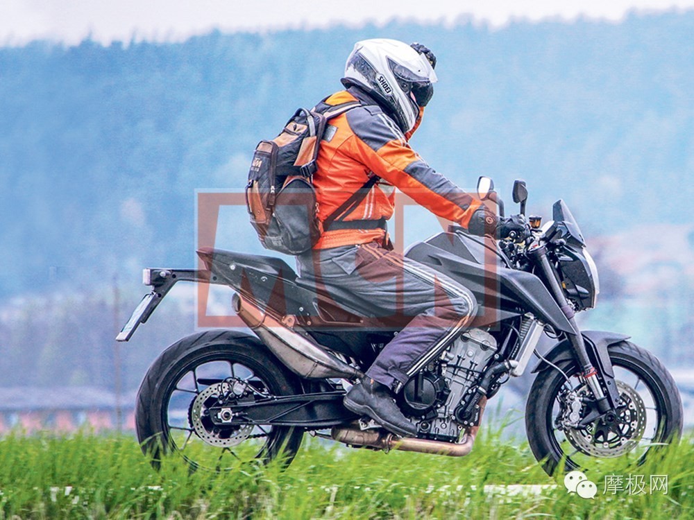                         全新KTM 800DUKE谍照