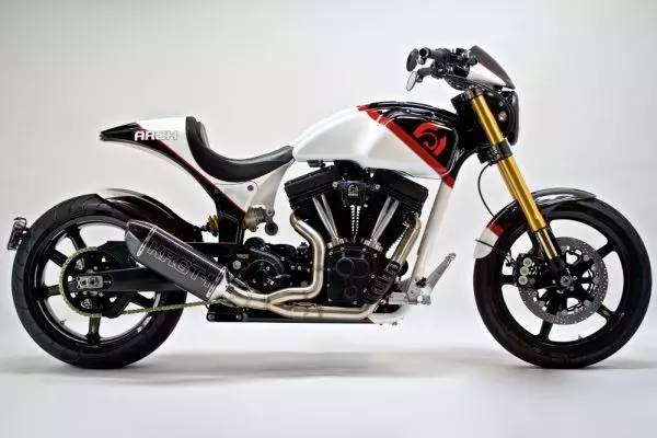 基努·里维斯的新创事业：打造豪华重型摩托车