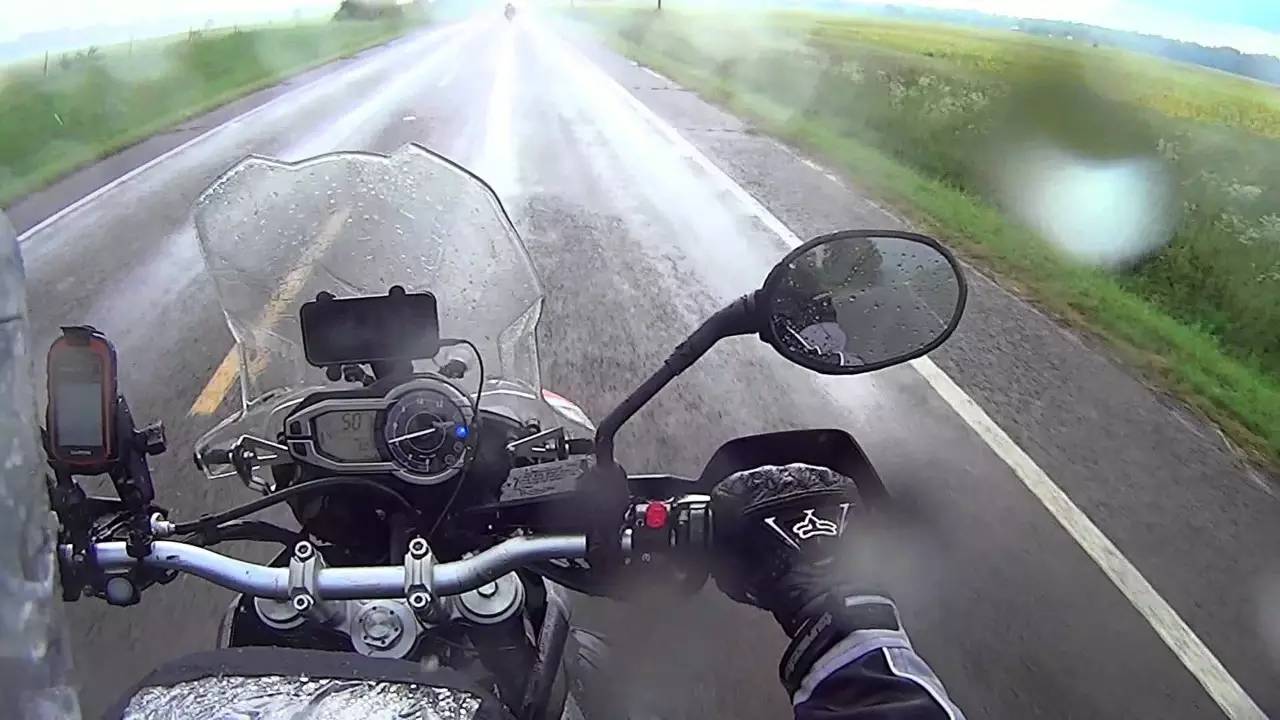 摩托车骑士 注意！雨中骑行要素