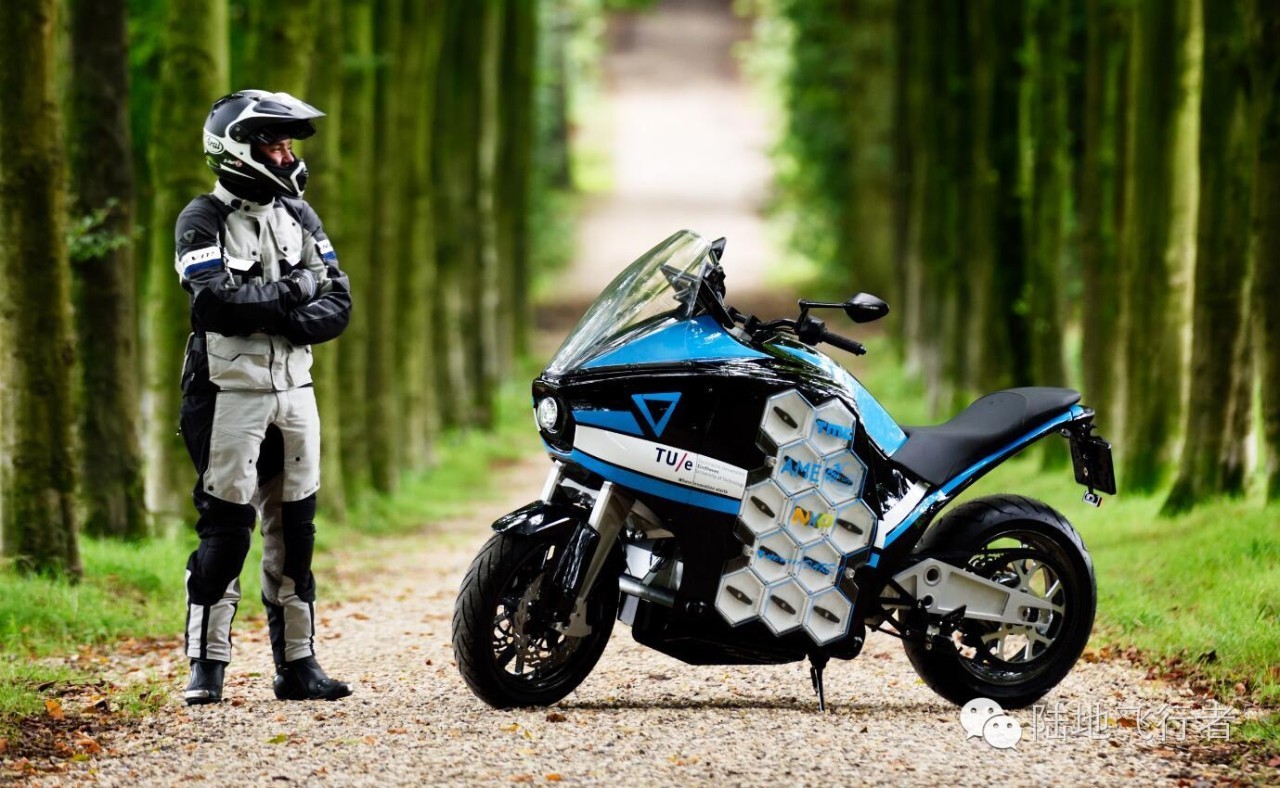 当我们的目光被环球摩旅吸引，荷兰大学生正开着自制电动摩托环球旅行！