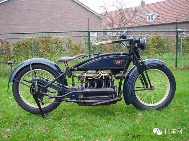                         1923年四缸摩托，创造了208 km/h的世界记录