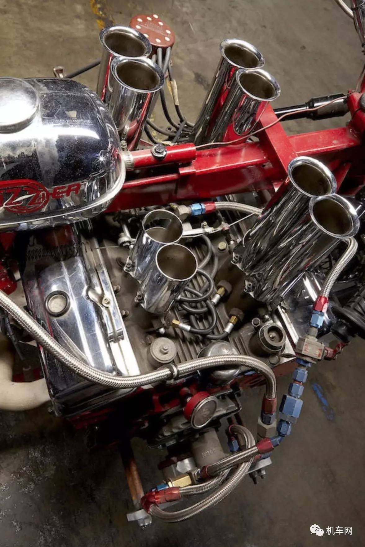                         500匹的V8汽车发动机，装在摩托上会怎样?