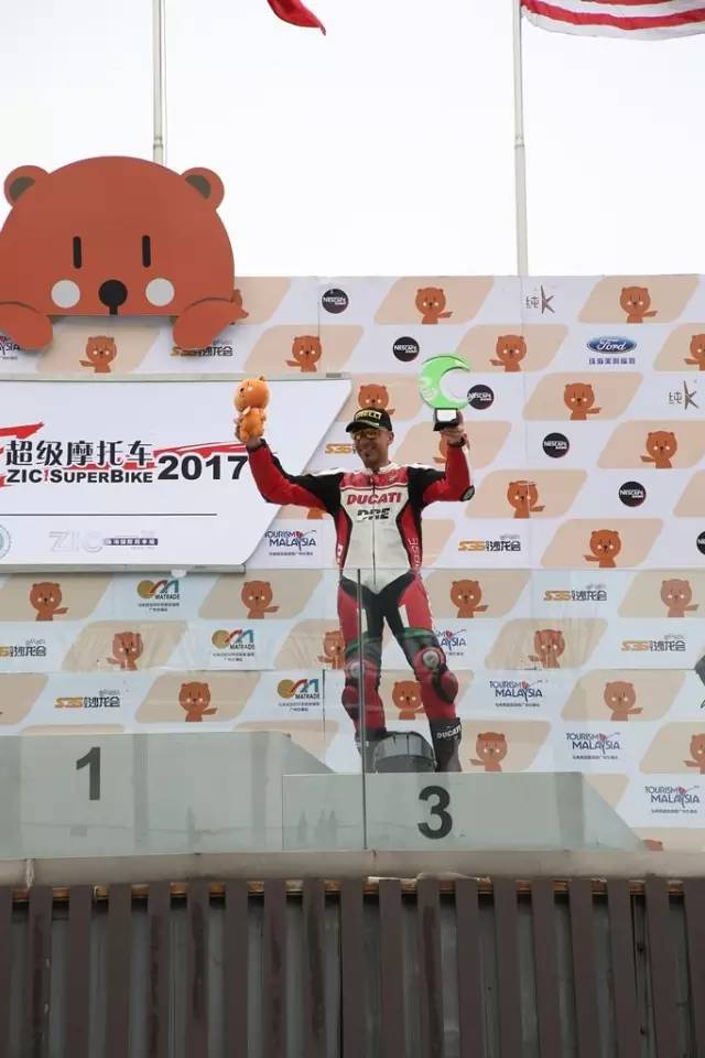                         Alessandro Valia 驾驶 1299 Superleggera 现身 2017 泛珠海超级赛车节