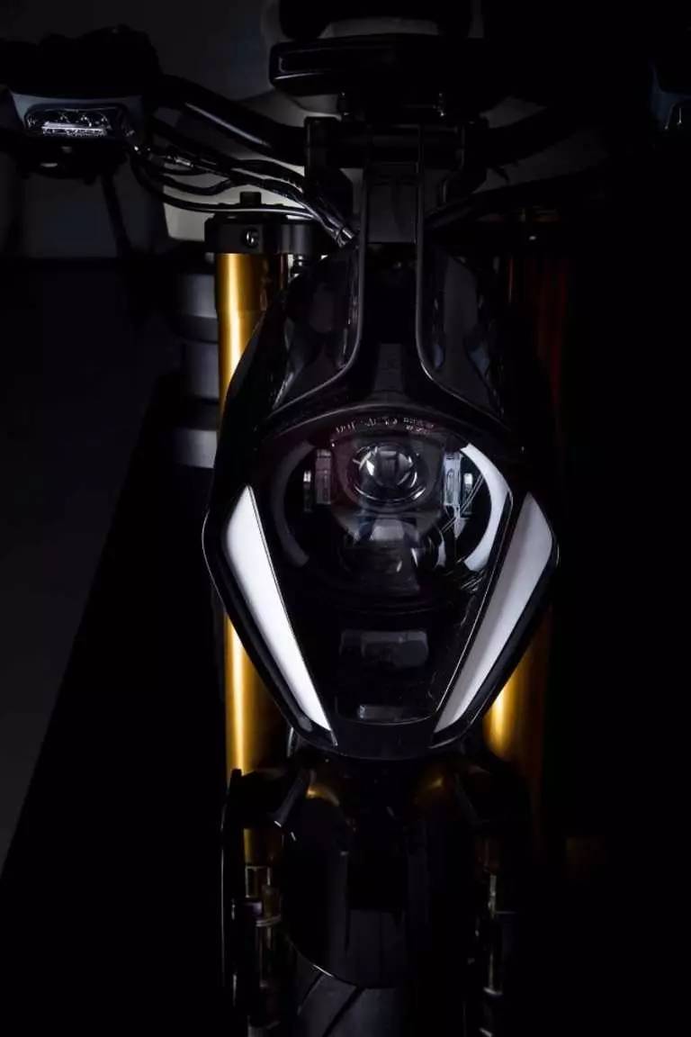                         意大利电动车厂推出最高时速180km/h电动摩托车，售价26万人民币