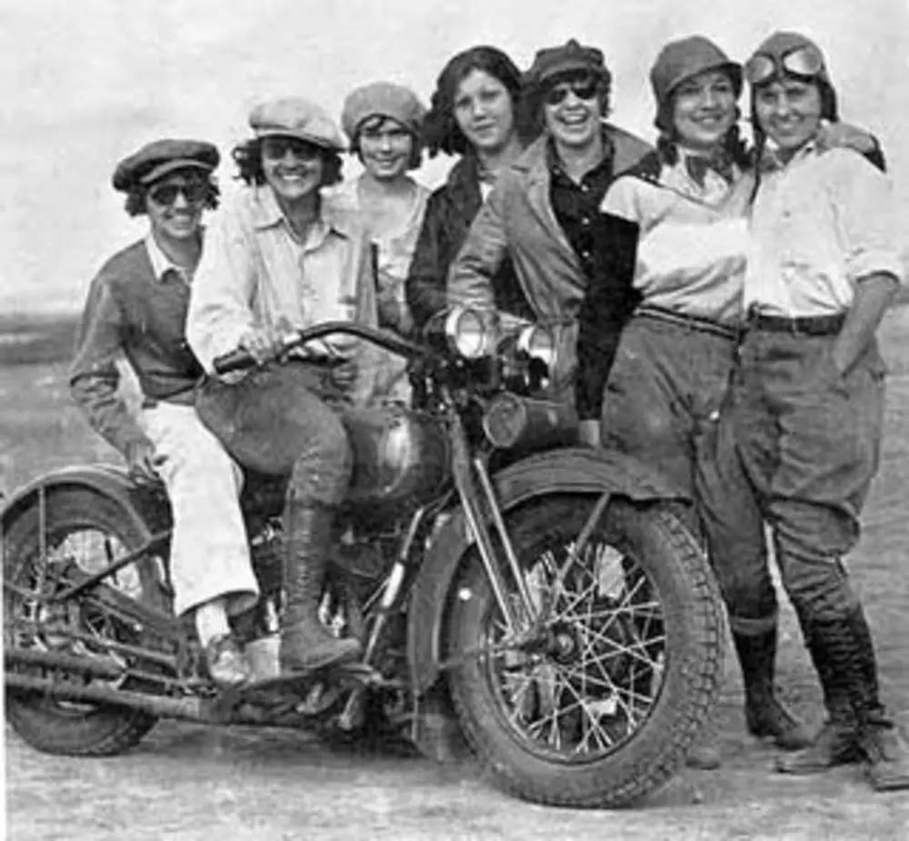                         国际女性摩托车骑行日