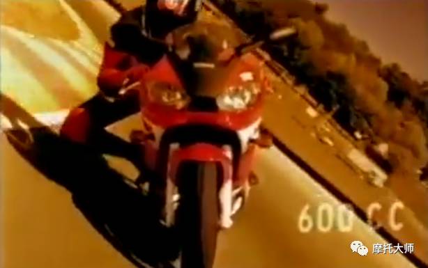                     19年前如果你看到这部雅马哈R6的广告，你一定会入手！