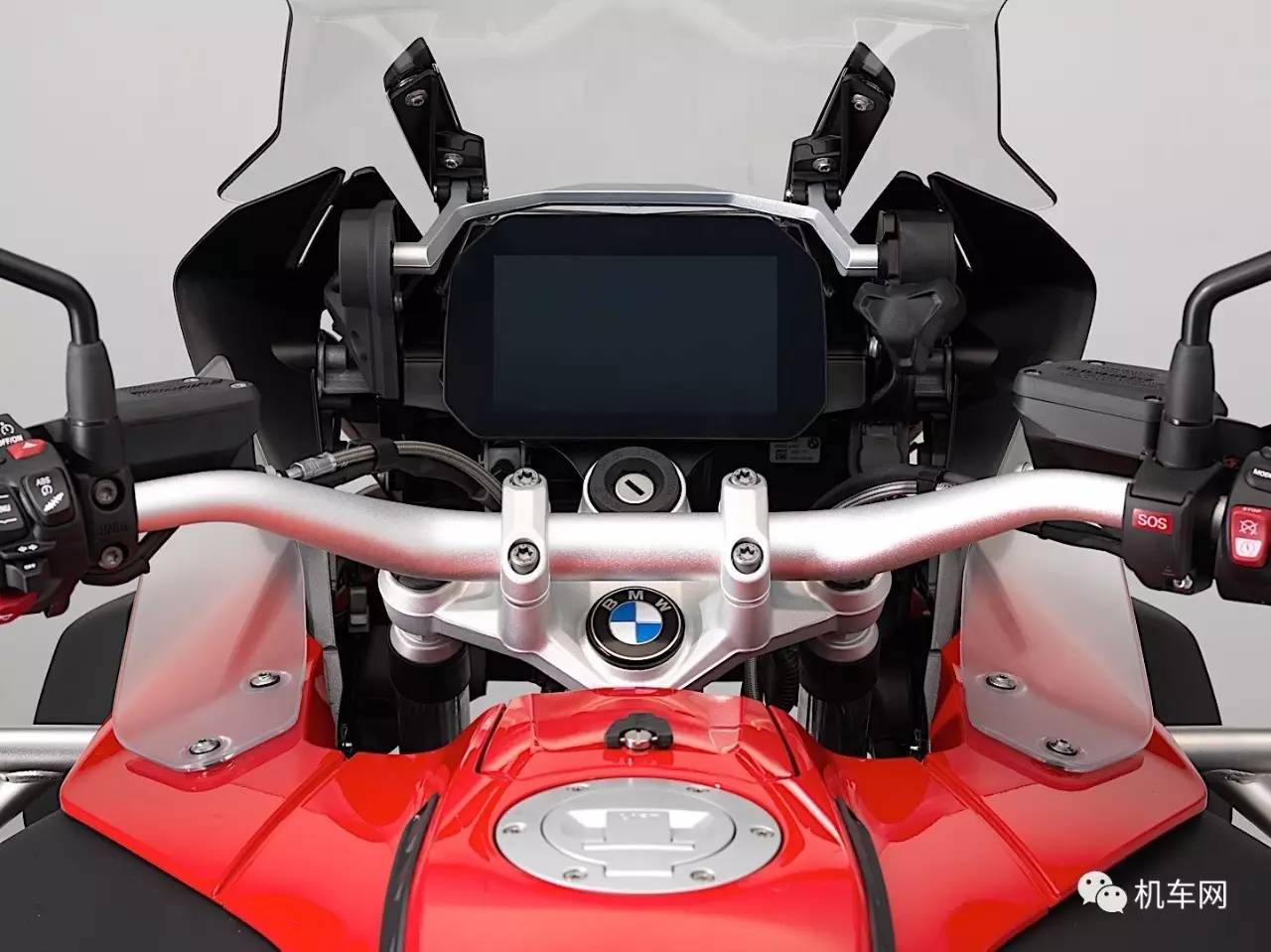                     BMW为大水鸟再度锦上添花，全彩液晶TFT仪表可供选配
