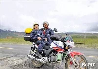 一辆摩托车，带着母子去西藏
