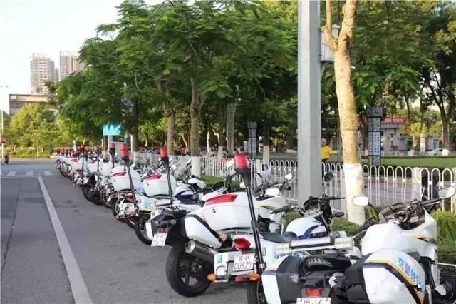                     200警力集结，对摩托车进行交通秩序大整治！