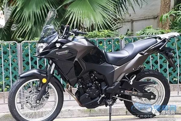                     2018川崎VERSYS-X 300 ABS增添亮黑新色