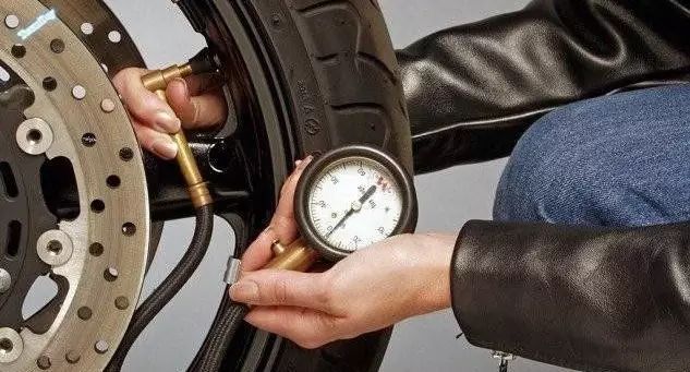                     为什么你的摩托车油耗会越来越高？