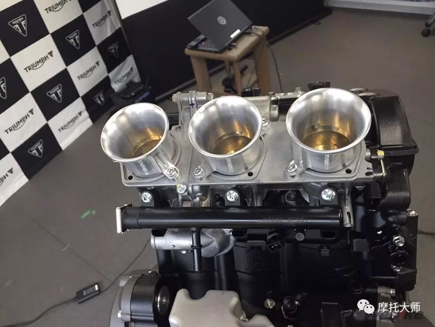                    声浪不输四缸!!!Triumph Moto2引擎测试实况首度公开~