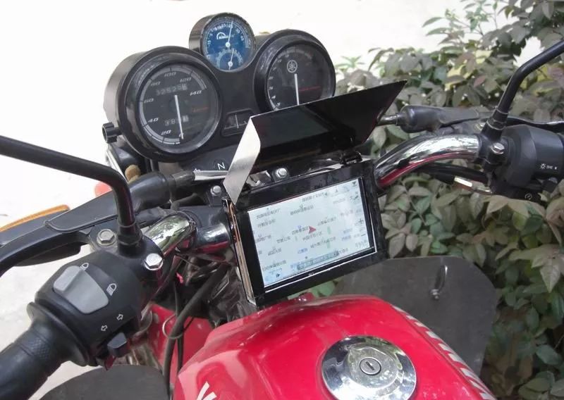                     误会吗？交警向摩托车司机强卖GPS！