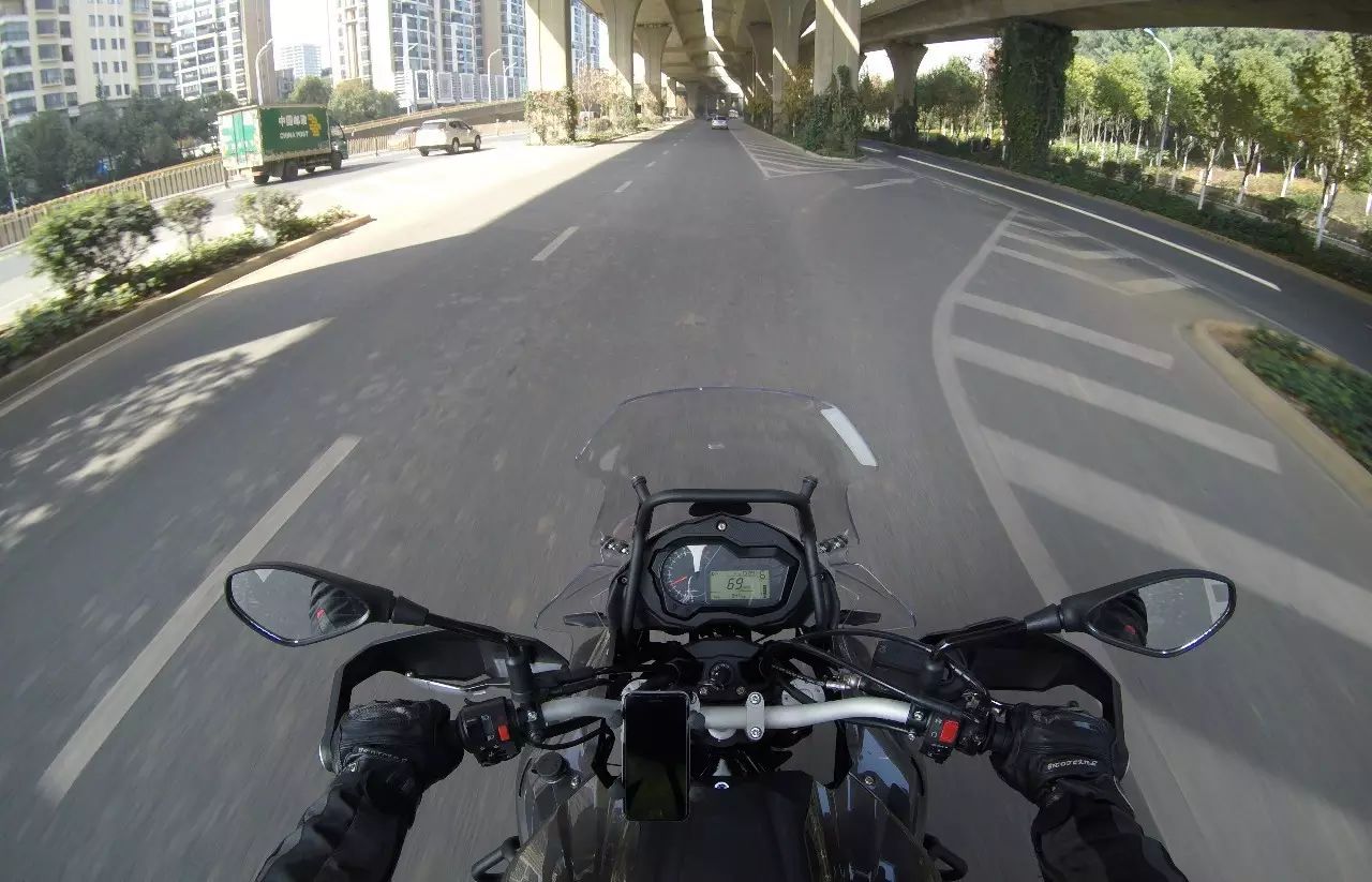     如何正确使用摩托车后视镜