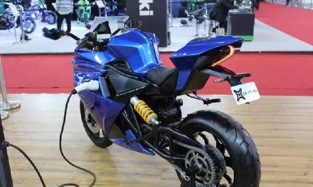                     据说这款电动摩托车能在3秒内加速至100公里