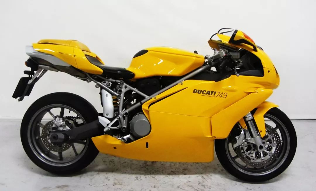 改装档案｜金属与皮质下的性能猛兽-Ducati 749插图2