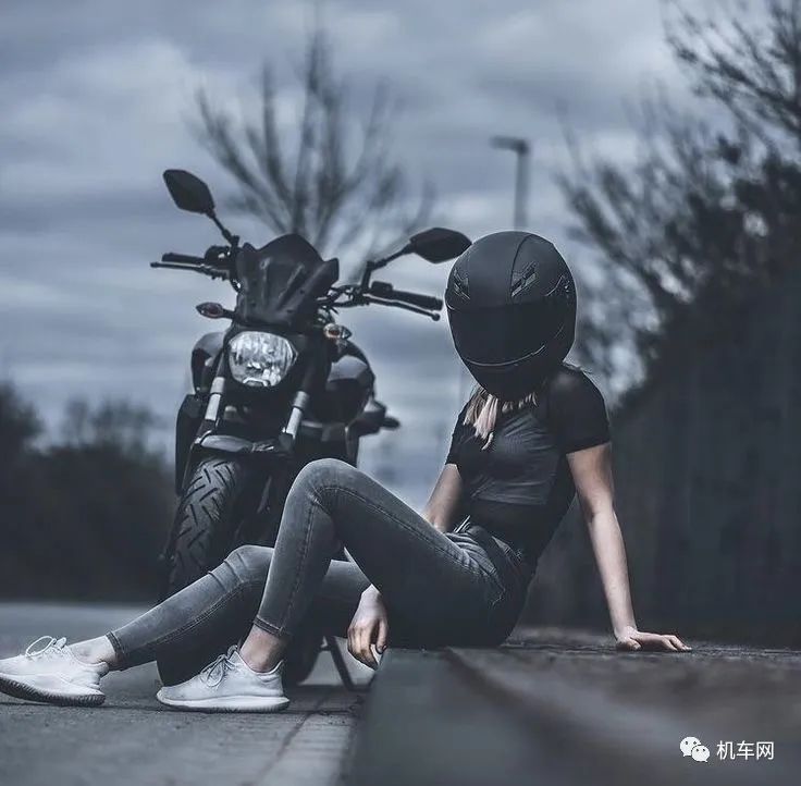 如果身边妹子非要玩摩托，你对她有什么忠告？