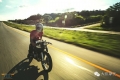 骑上你心爱的摩托车去骑行吧，享受撞风、享受自由！