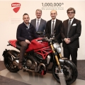 杜卡迪博洛尼亚工厂下线的第100万辆摩托车： Monster 1200 S