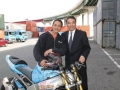 日本摩托车特技车手的冠军路--借住在集装箱内